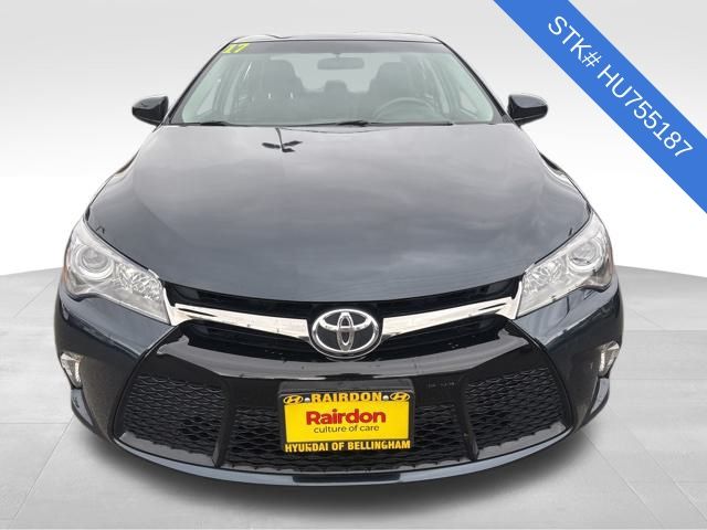 2017 Toyota Camry SE photo 2
