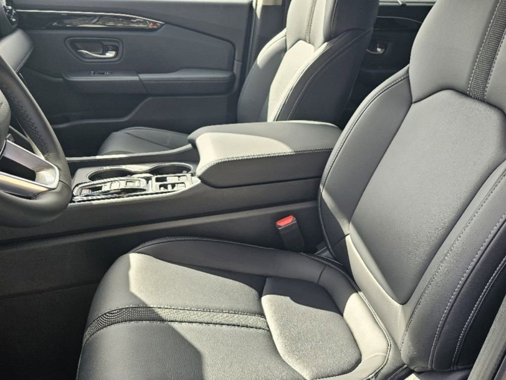 2025 Honda Pilot Touring photo 25