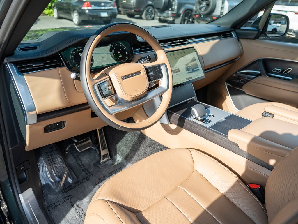 2025 Land Rover Range Rover SE photo 11