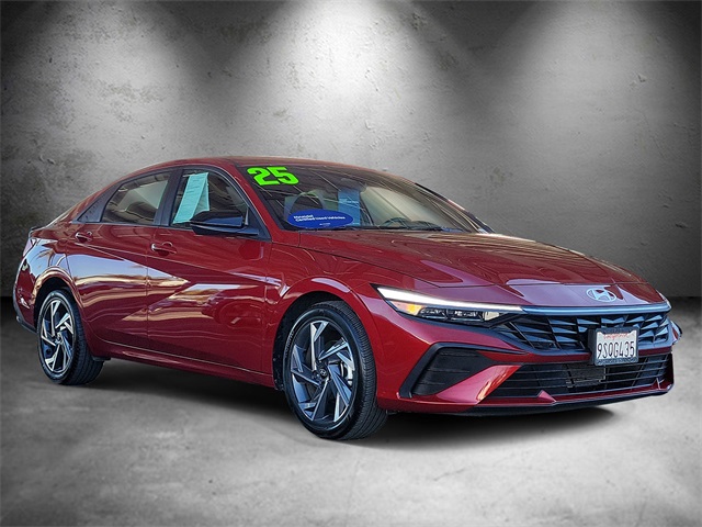 2025 Hyundai Elantra SEL Sport photo 3