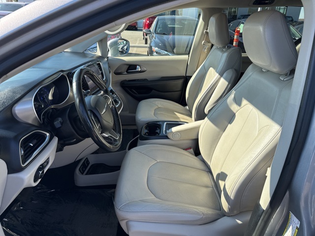 2021 Chrysler Pacifica Touring L photo 24