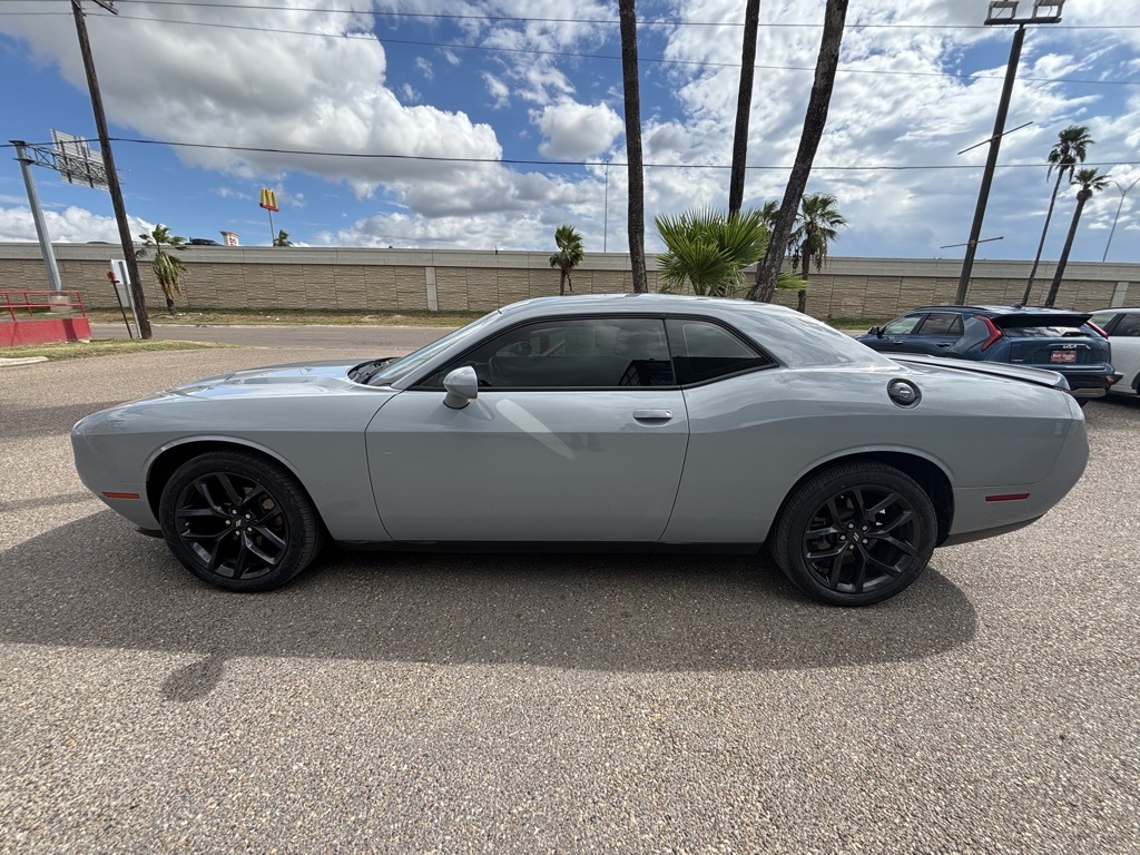 2022 Dodge Challenger SXT photo 4