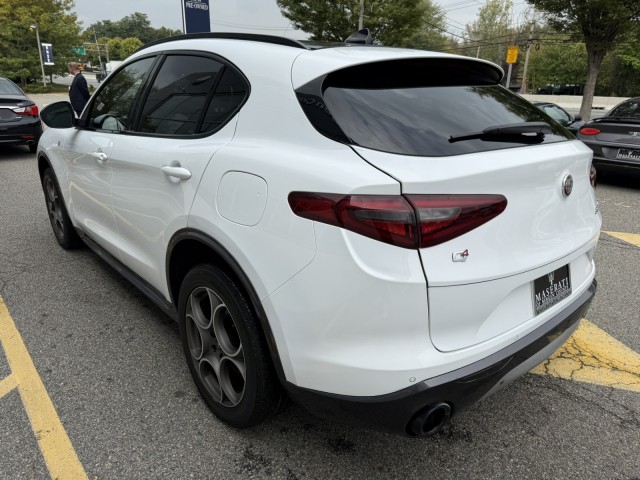 2022 Alfa Romeo Stelvio Ti photo 8