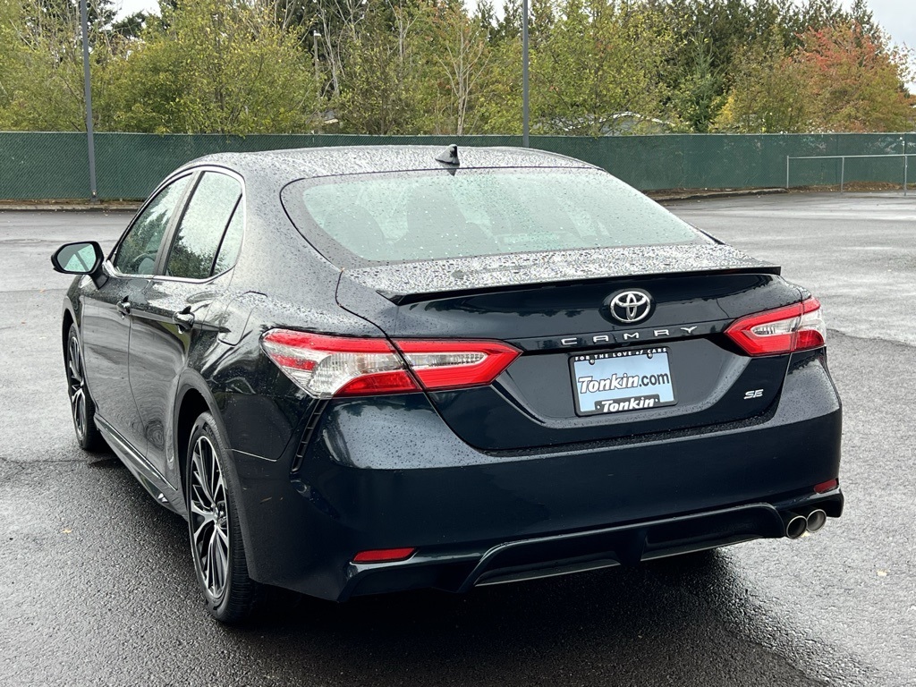 2020 Toyota Camry SE photo 5