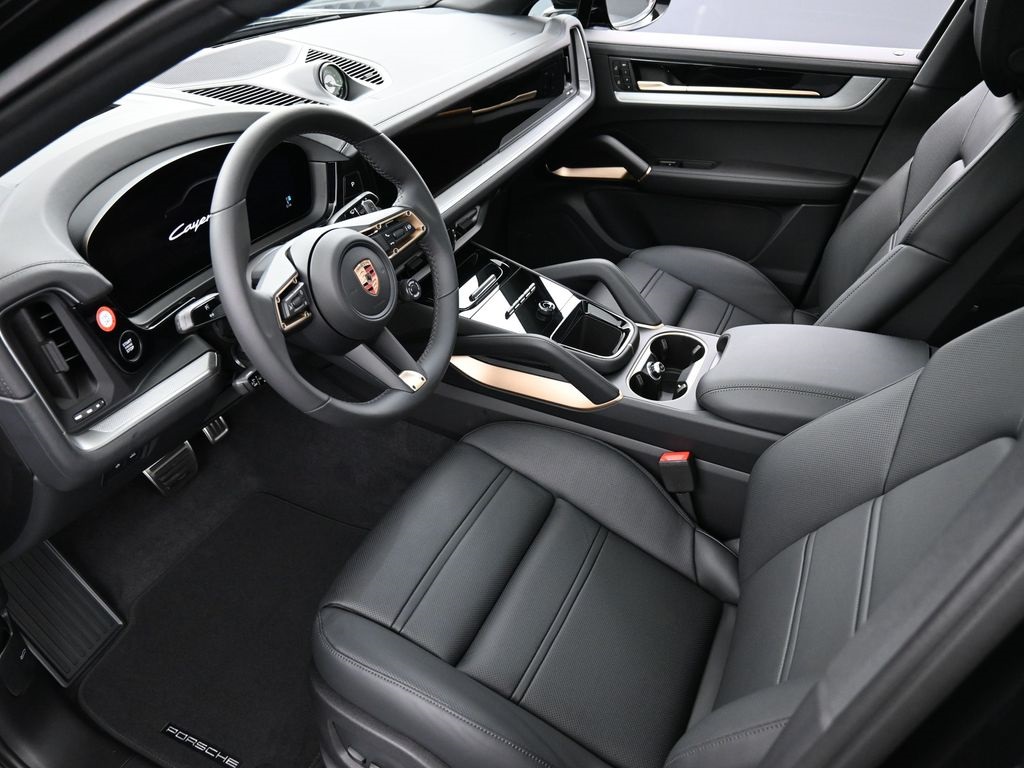 2026 Porsche Cayenne S Coupe photo 3