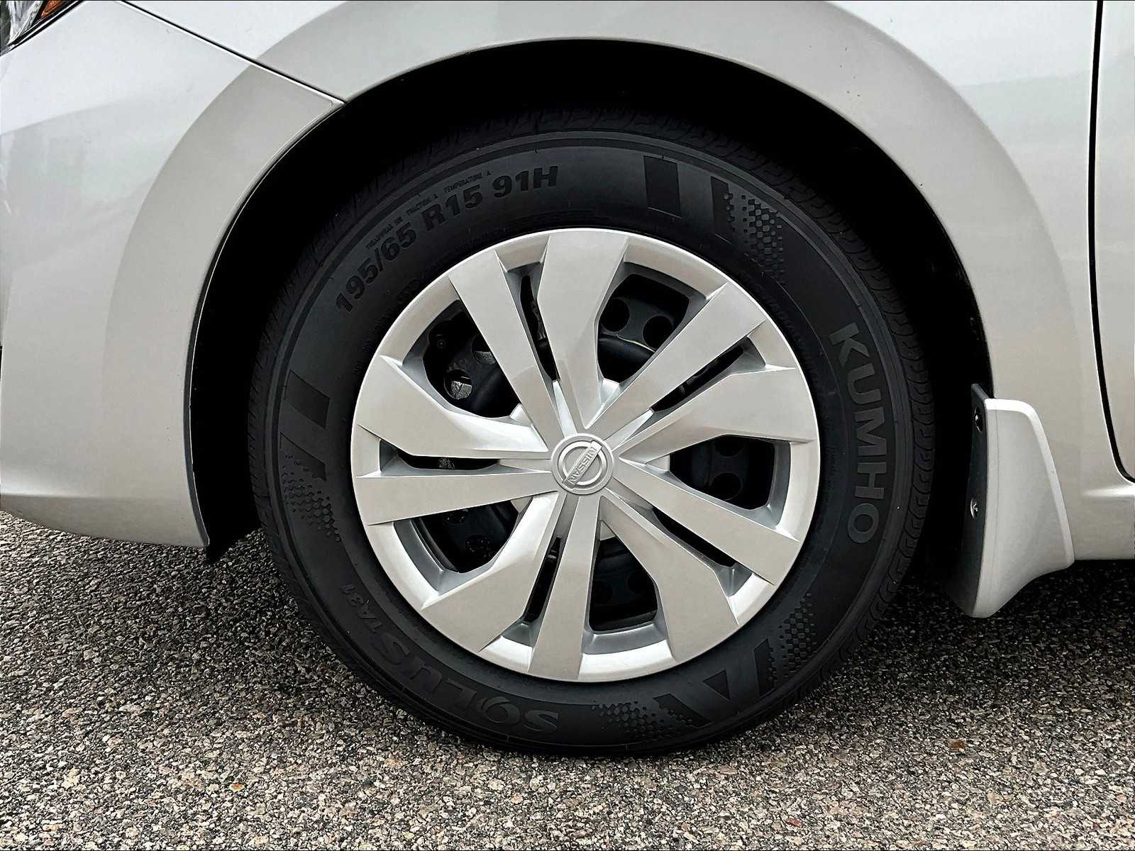 2025 Nissan Versa S photo 7