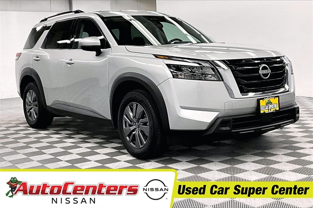 2025 Nissan Pathfinder SV's photo