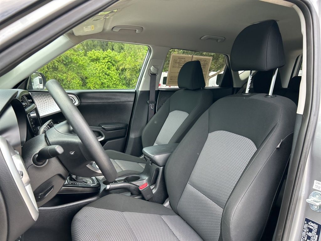 2023 Kia Soul LX photo 13