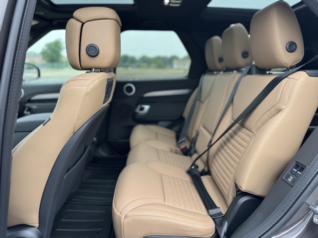 2025 Land Rover Discovery SE photo 9