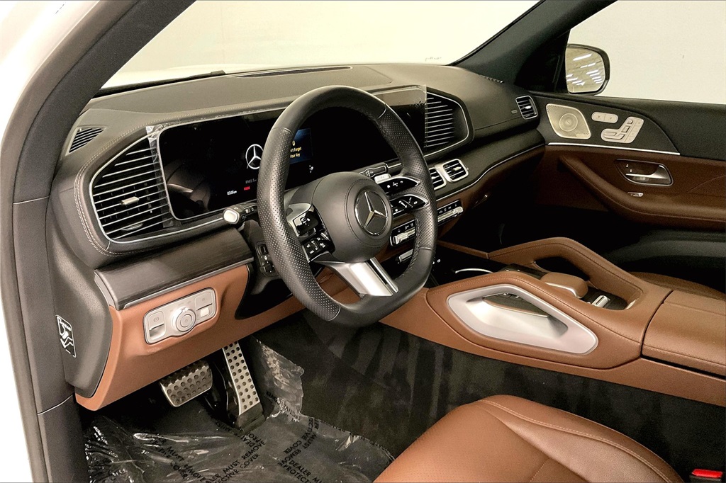 2024 Mercedes Benz GLS 450 4MATIC photo 3