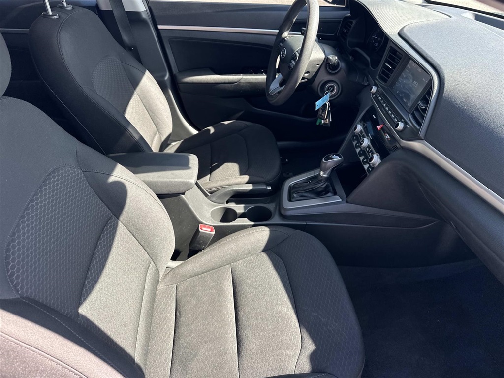 2020 Hyundai Elantra SEL photo 15
