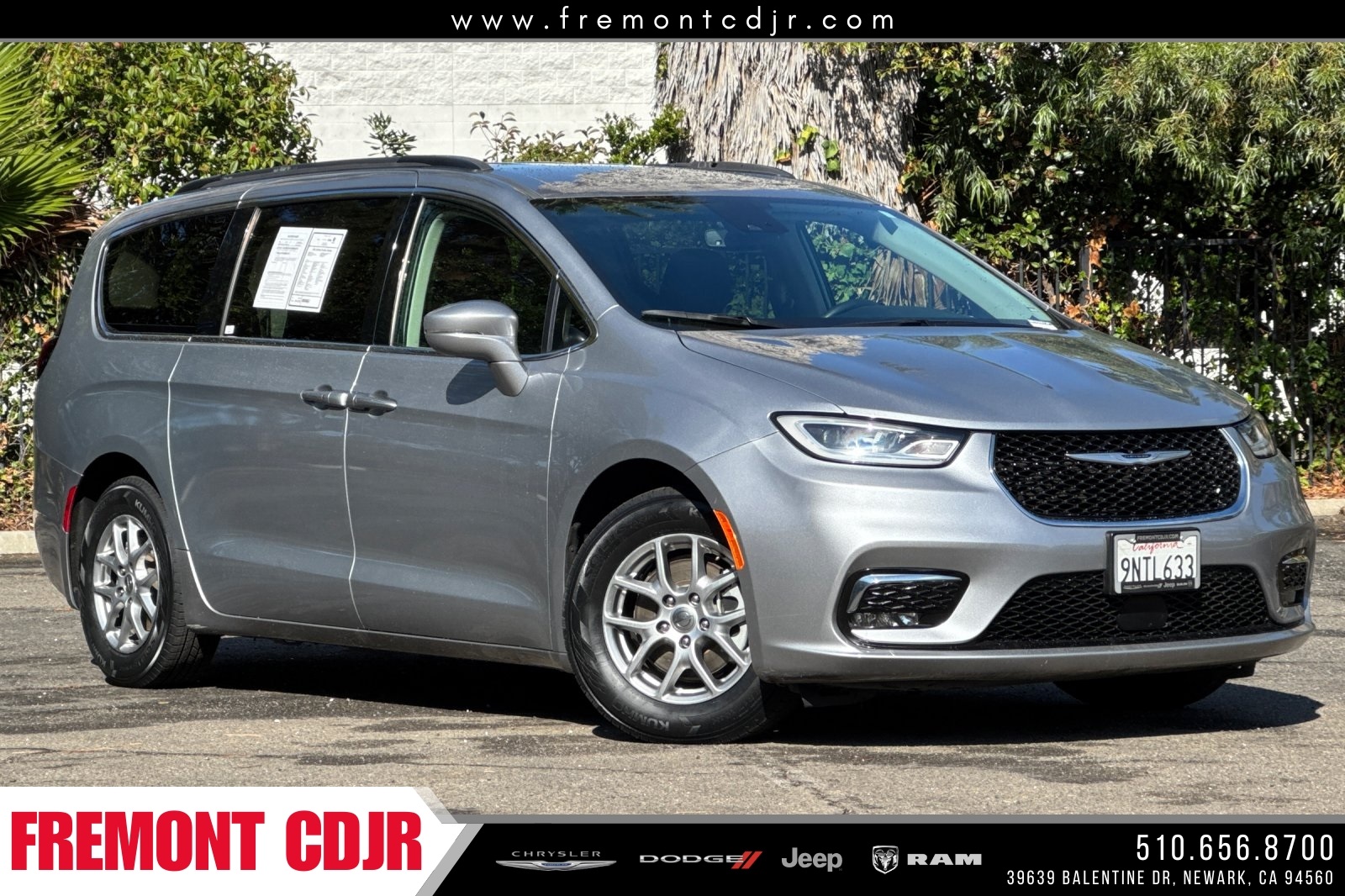 2021 Chrysler Pacifica Touring's photo