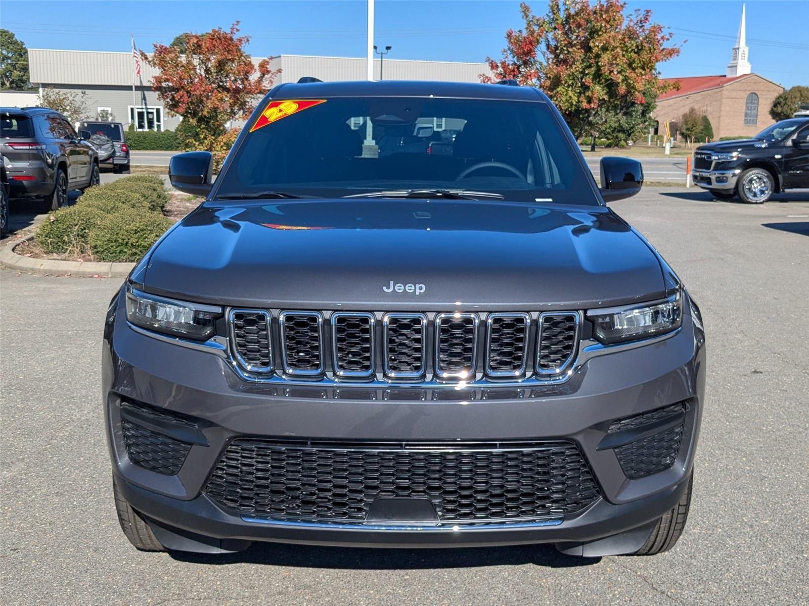 2025 Jeep Grand Cherokee Laredo X photo 2