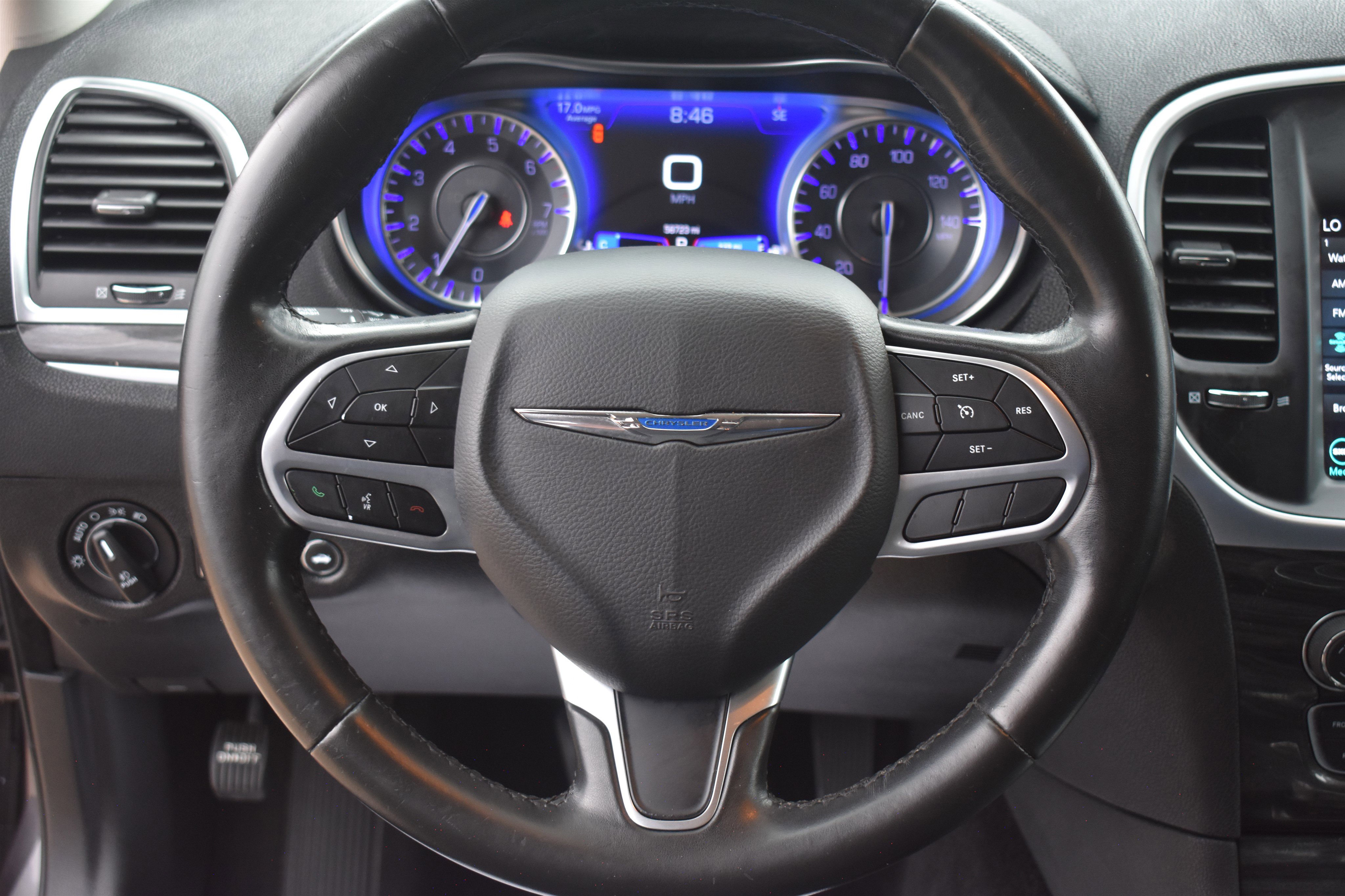 2020 Chrysler 300 Touring photo 7