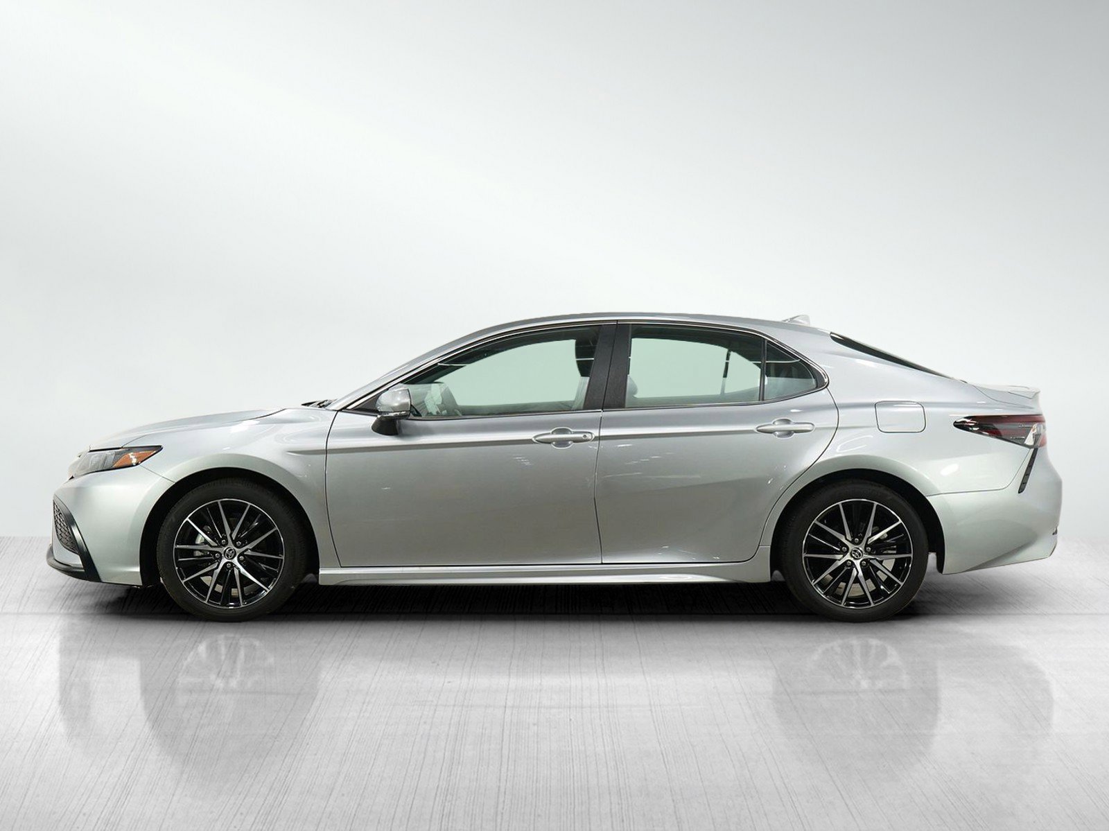 Used 2024 Toyota Camry SE with VIN 4T1G11AKXRU870566 for sale in Bloomington, Minnesota