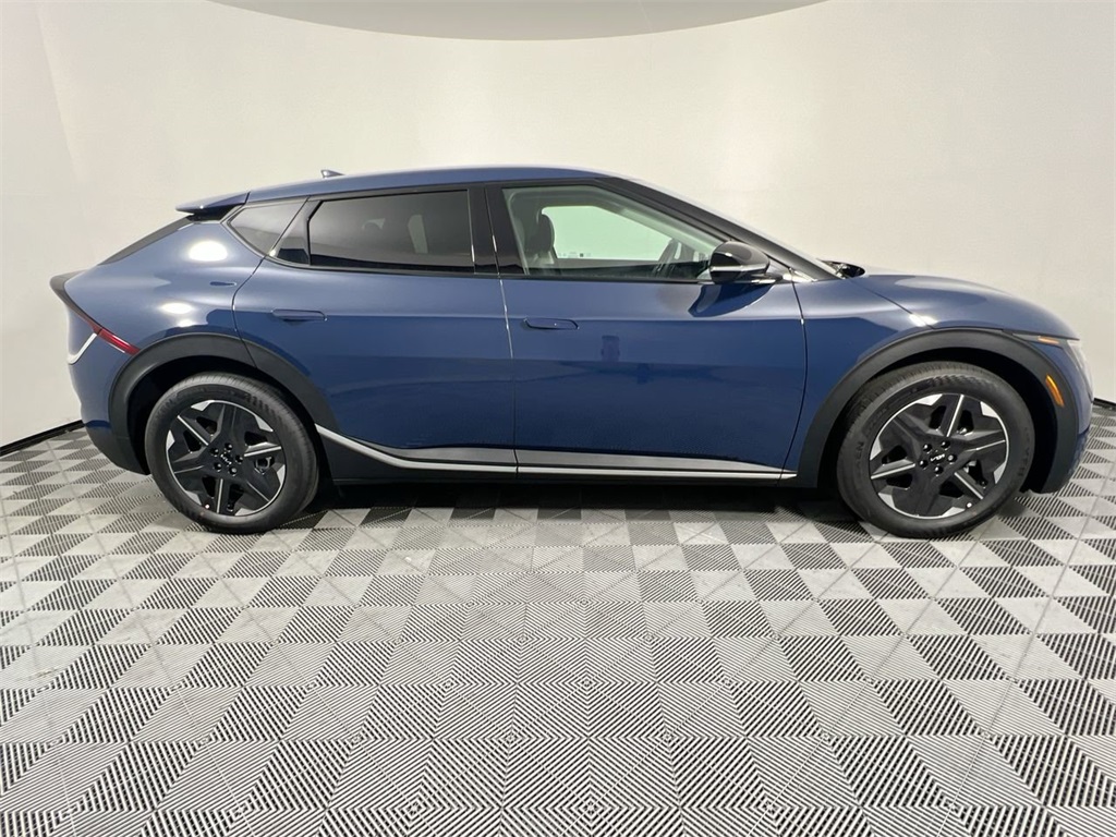 2025 Kia EV6 Wind photo 2