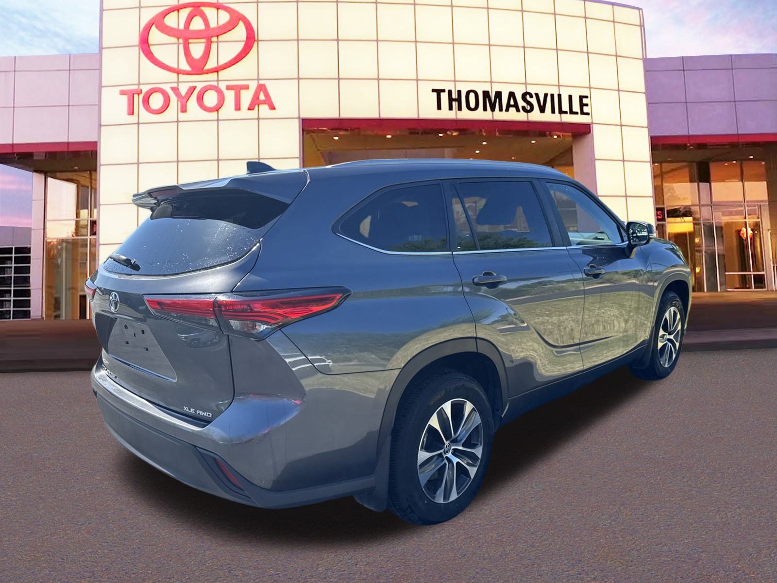 2023 Toyota Highlander XLE photo 5