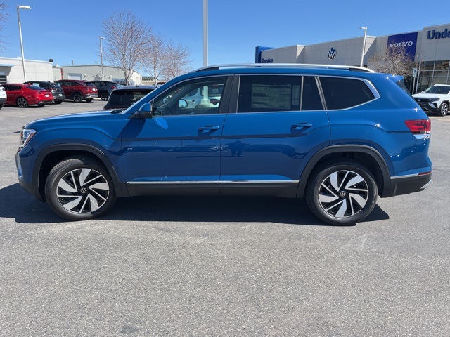 2025 Volkswagen Atlas SEL photo 2