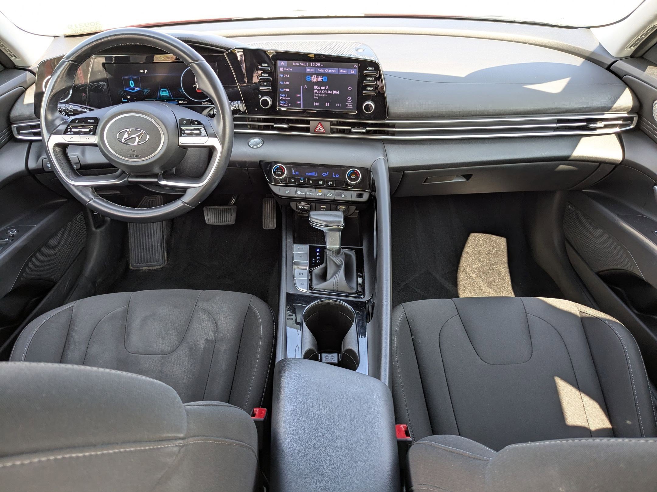 2022 Hyundai Elantra SEL photo 19