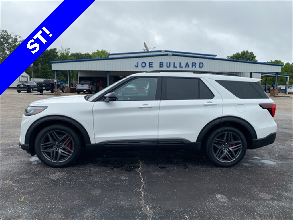 2025 Ford Explorer ST photo 10