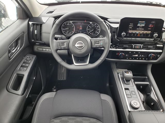 2025 Nissan Pathfinder SV photo 16