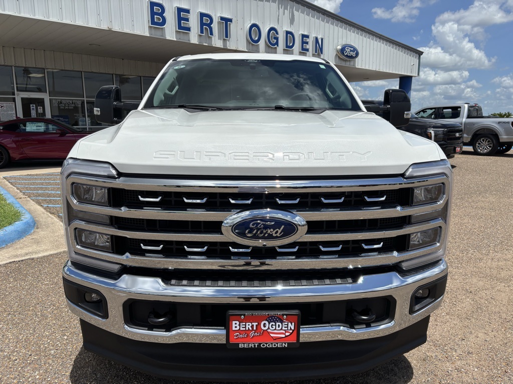 2025 Ford F-250 Lariat photo 2