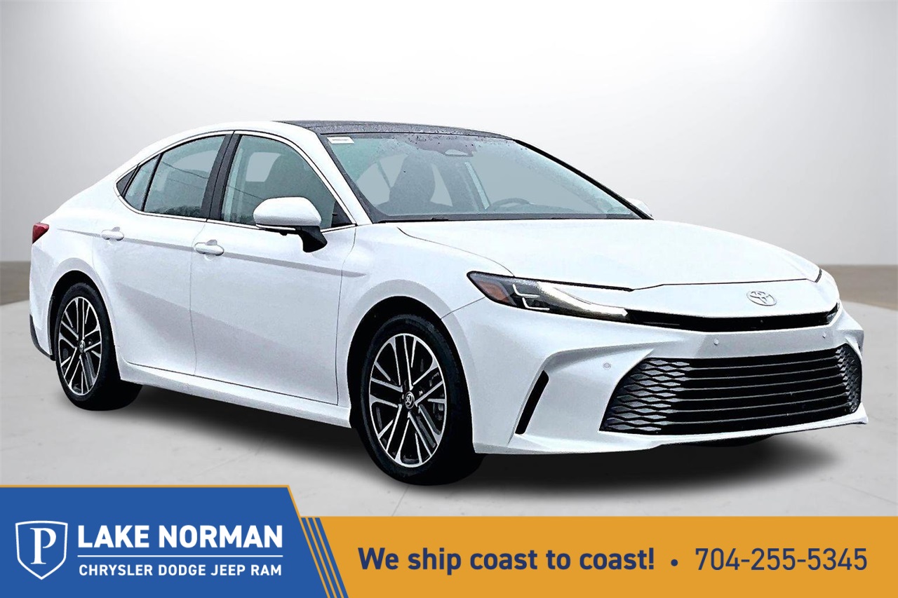 2025 Toyota Camry XLE's photo