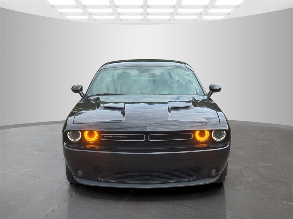 2017 Dodge Challenger SXT photo 2