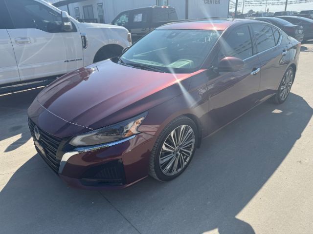 2023 Nissan Altima SL's photo