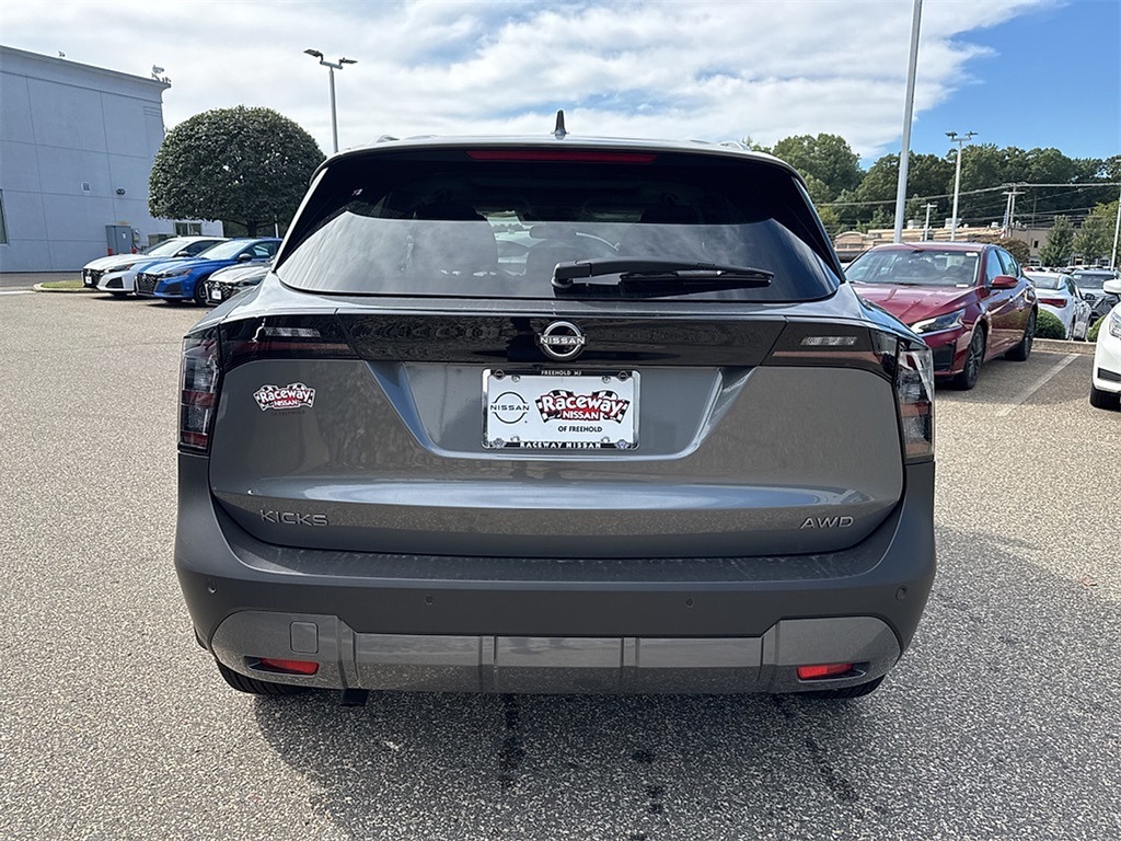 2025 Nissan Kicks SV photo 5