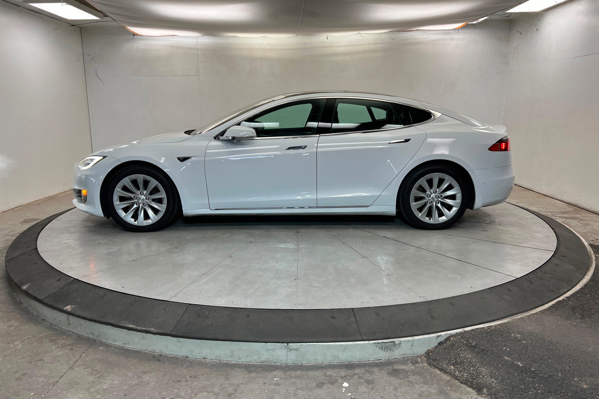 Used 2016 Tesla Model S 75 with VIN 5YJSA1E12GF157019 for sale in St. George, UT