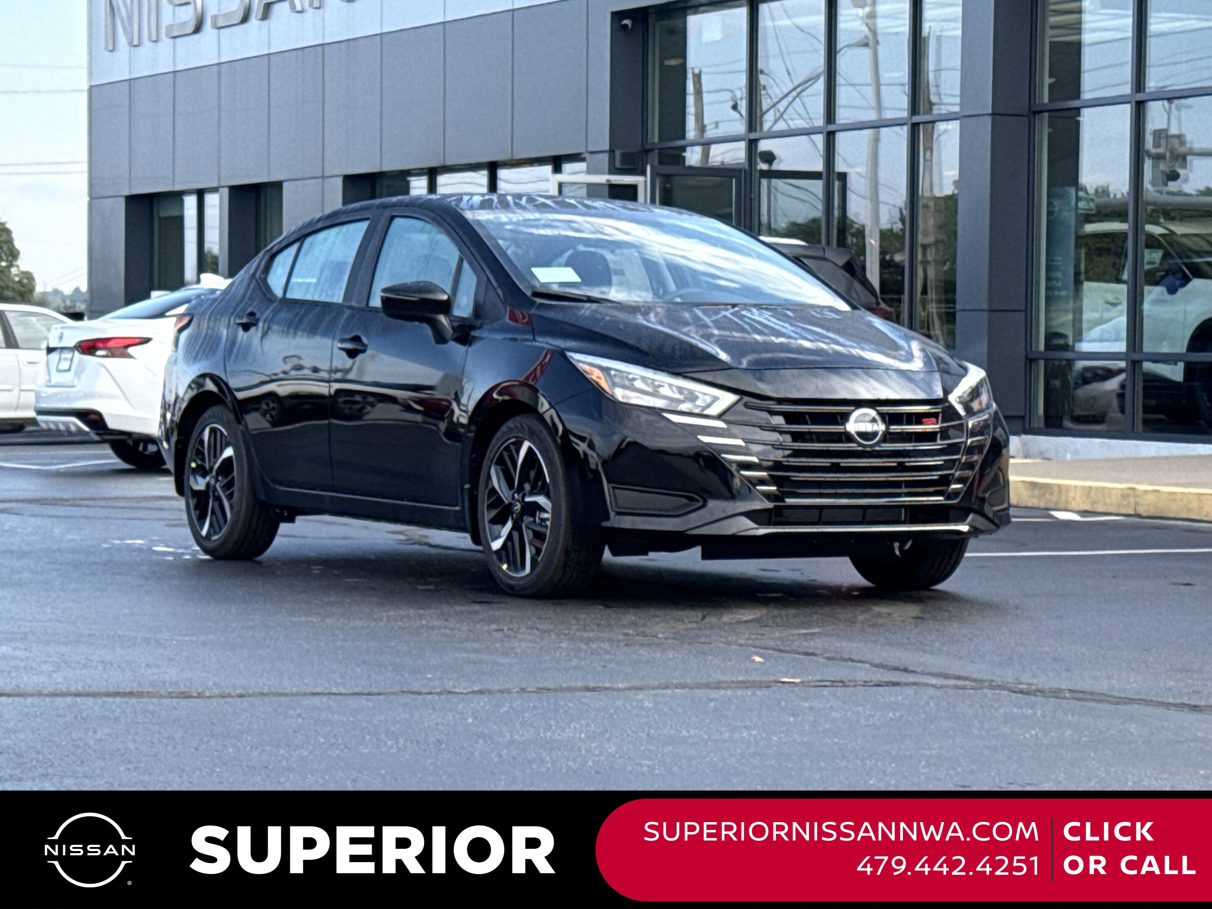 2025 Nissan Versa SR's photo