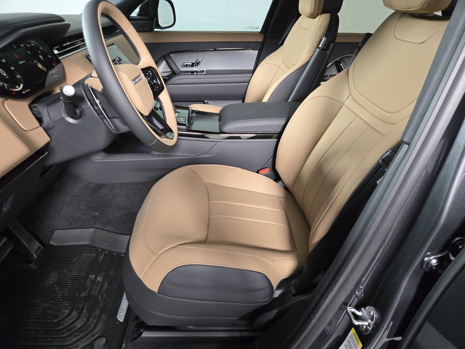2025 Land Rover Range Rover Sport SE photo 8