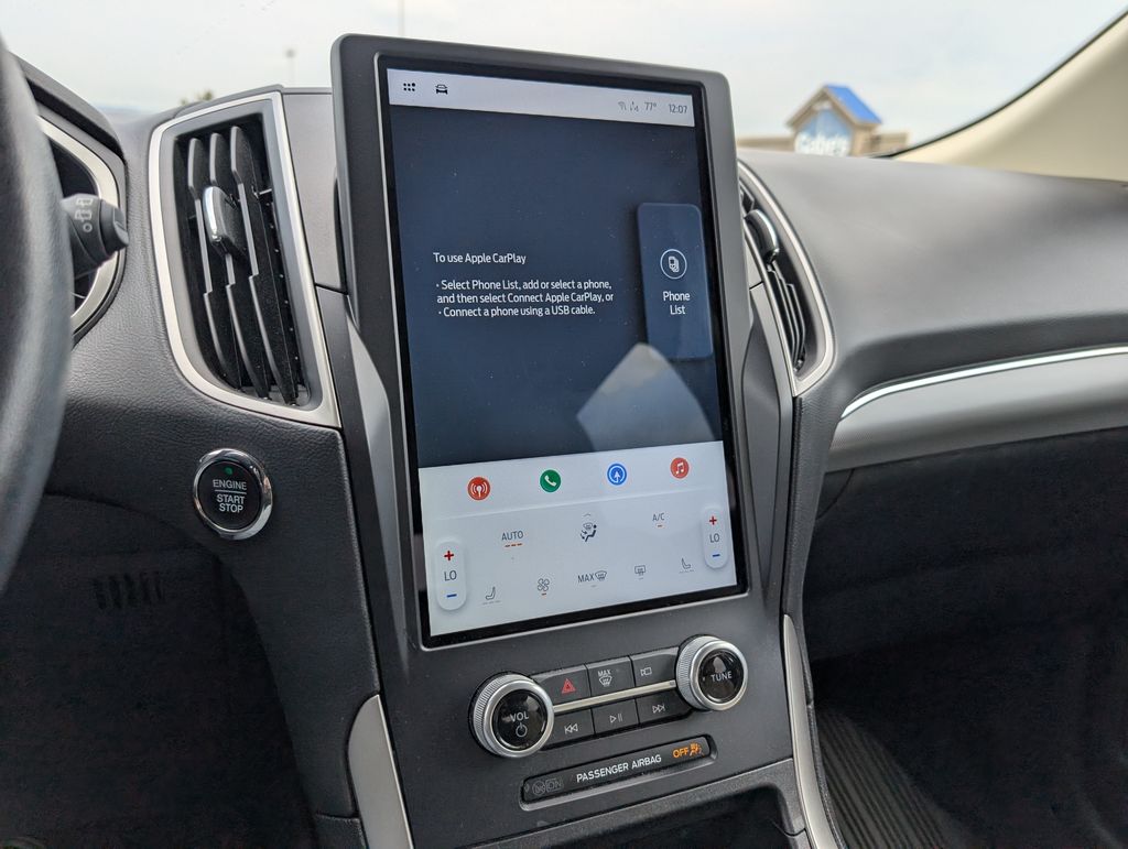 2021 Ford Edge SEL photo 16