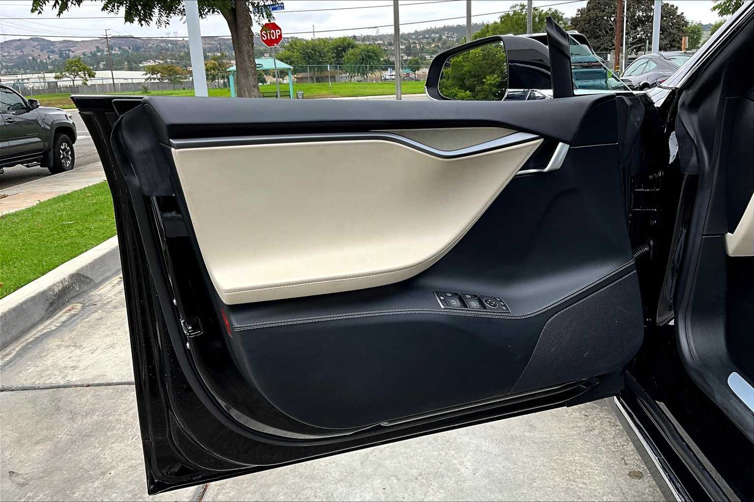 2021 Tesla Model S Long Range Plus photo 21