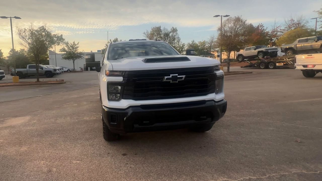 2026 Chevrolet Silverado 2500HD Custom photo 3