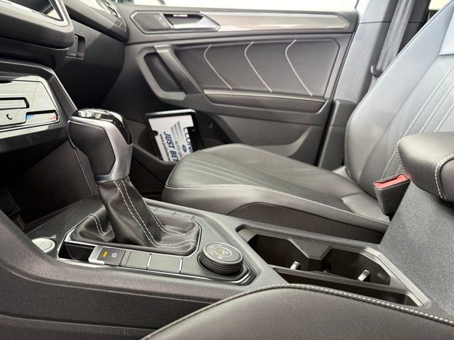 2023 Volkswagen Tiguan SE R-Line Black photo 41
