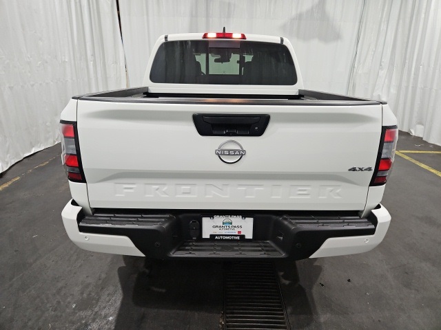 2025 Nissan Frontier Crew Cab SV photo 3