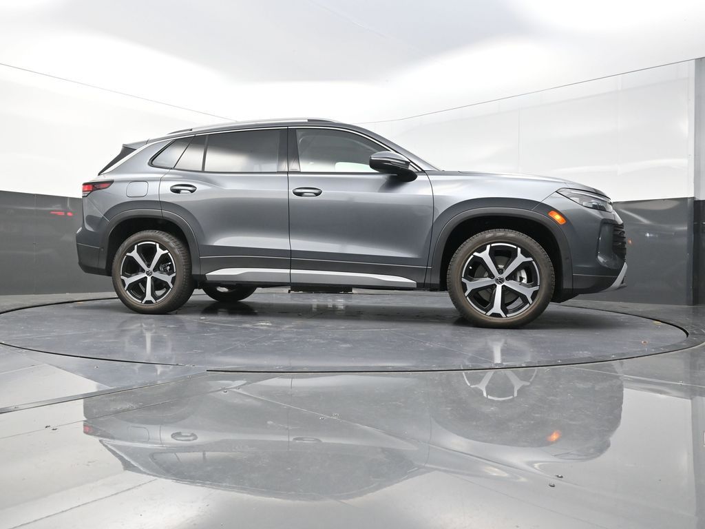 2025 Volkswagen Tiguan SE photo 24