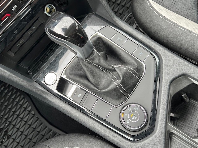 2025 Volkswagen Taos SEL photo 22