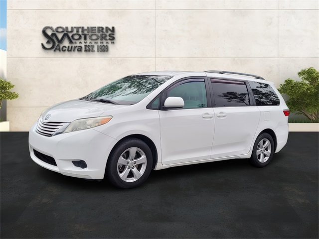 2017 Toyota Sienna LE