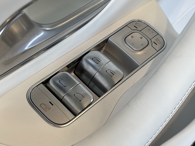 2025 Mercedes Benz GLS Maybach 600 4MATIC photo 27