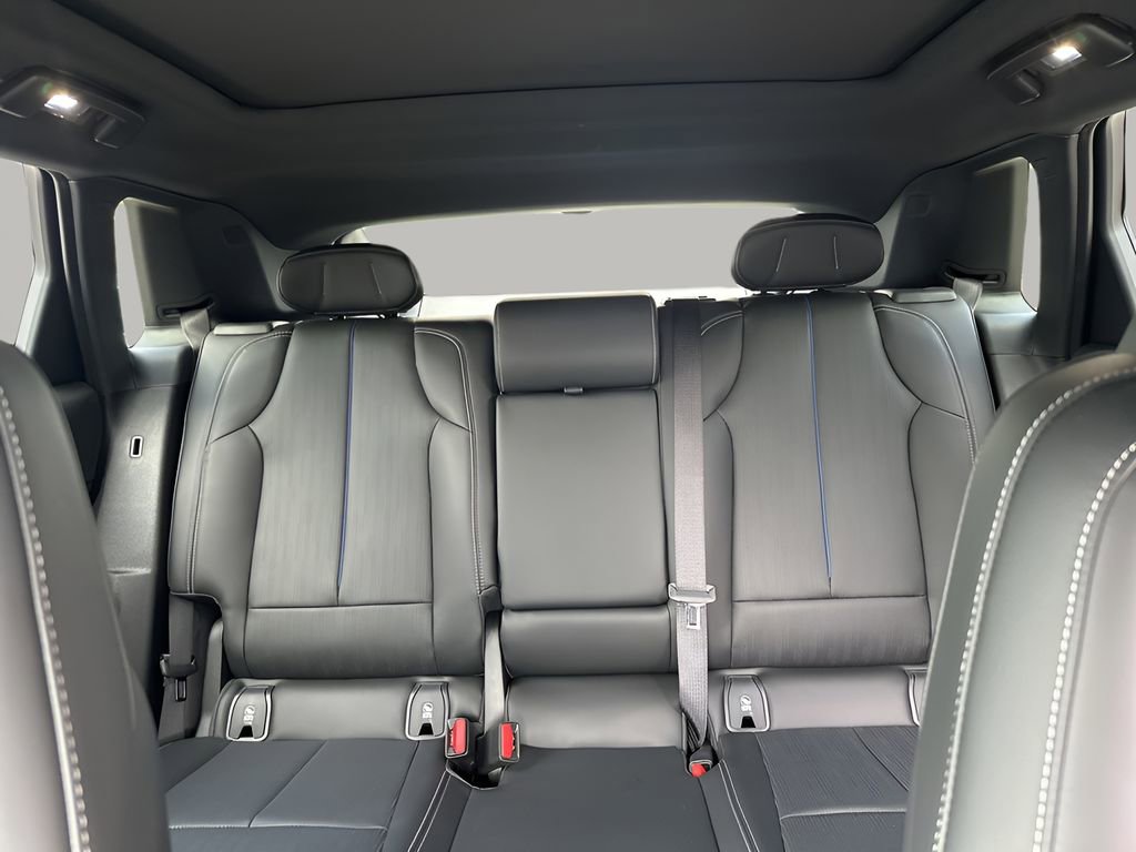 2025 Cadillac Lyriq Luxury photo 34