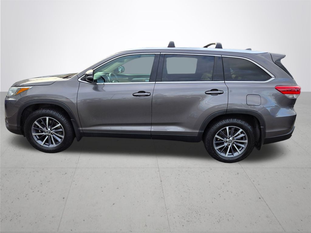 2019 Toyota Highlander XLE photo 6