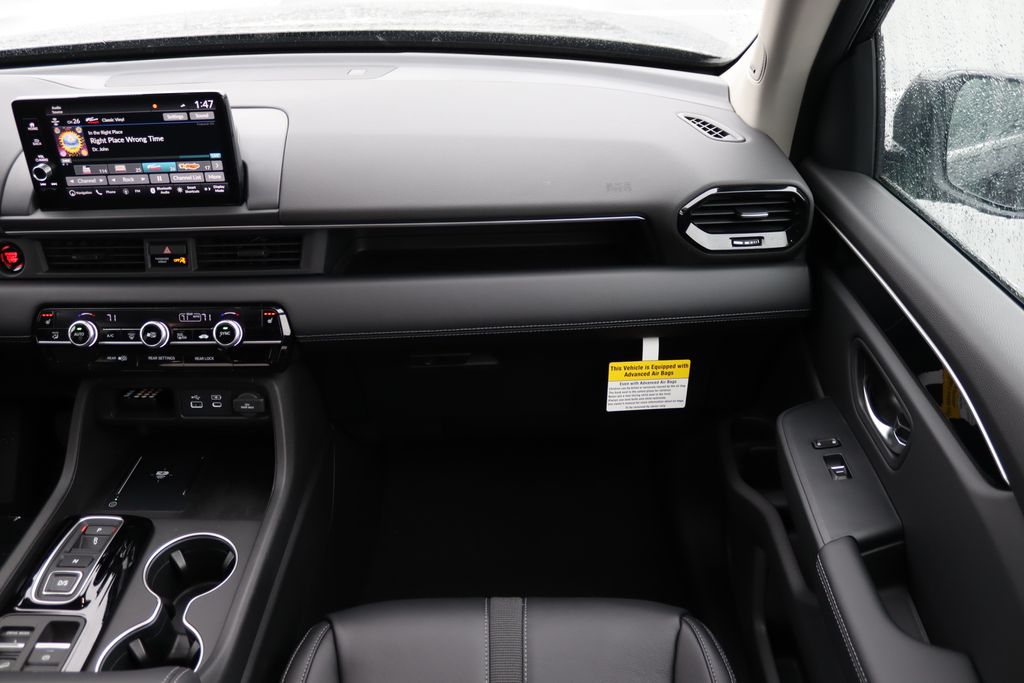 2025 Honda Pilot Touring photo 17