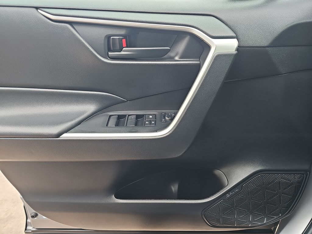 2024 Toyota RAV4 LE photo 21