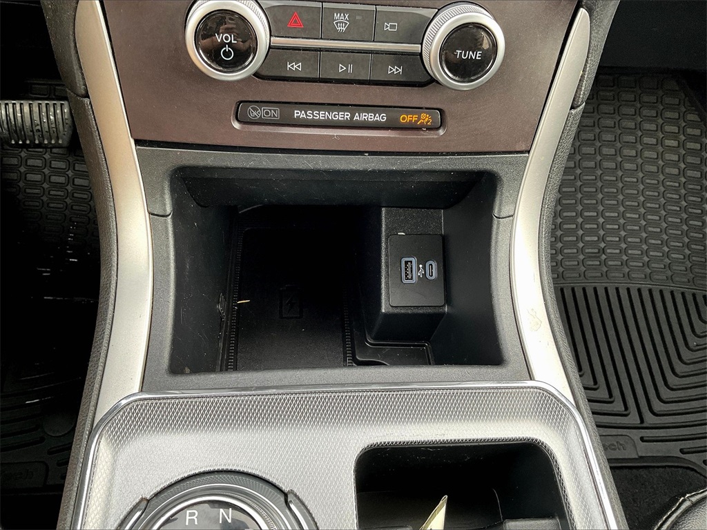 2021 Ford Edge SEL photo 12
