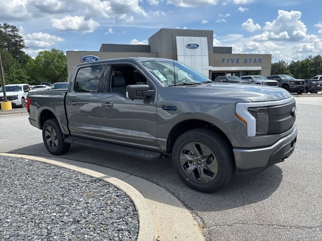 2025 Ford F-150 Lightning photo 2