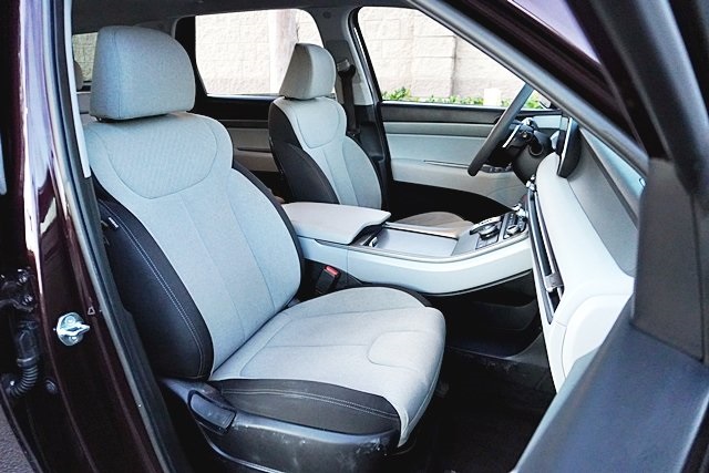 Used 2023 Red Hyundai SE image 11