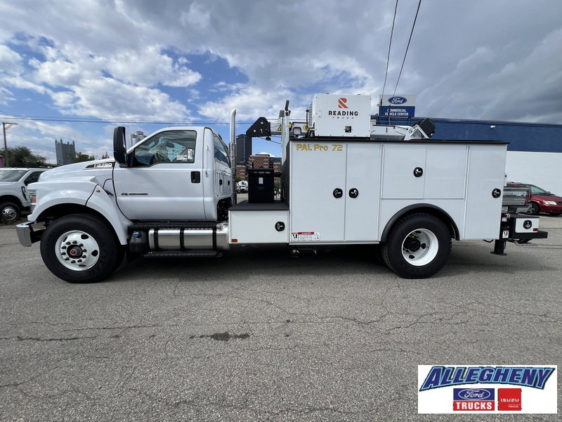 2025 Ford F-750 XL photo 2